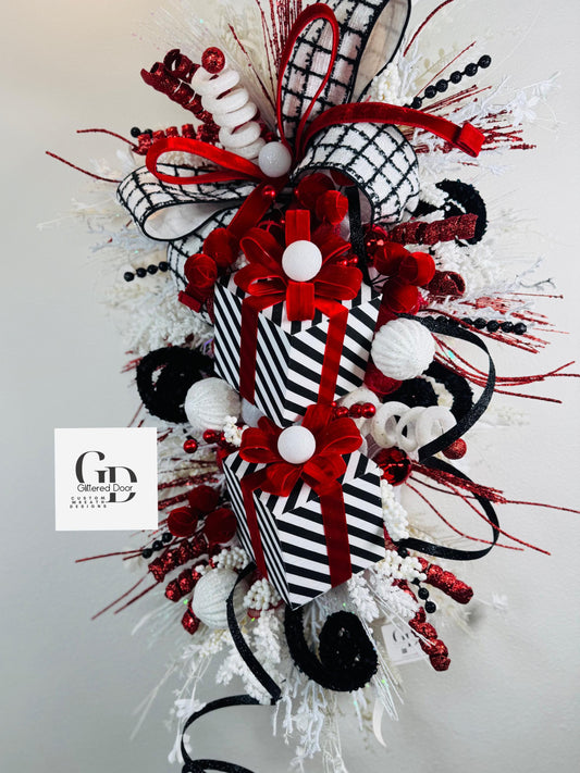 Christmas swag wreath Black Red and White Christmas wreath Present Holiday wreath Holiday decor Christmas decor Elegant wreath