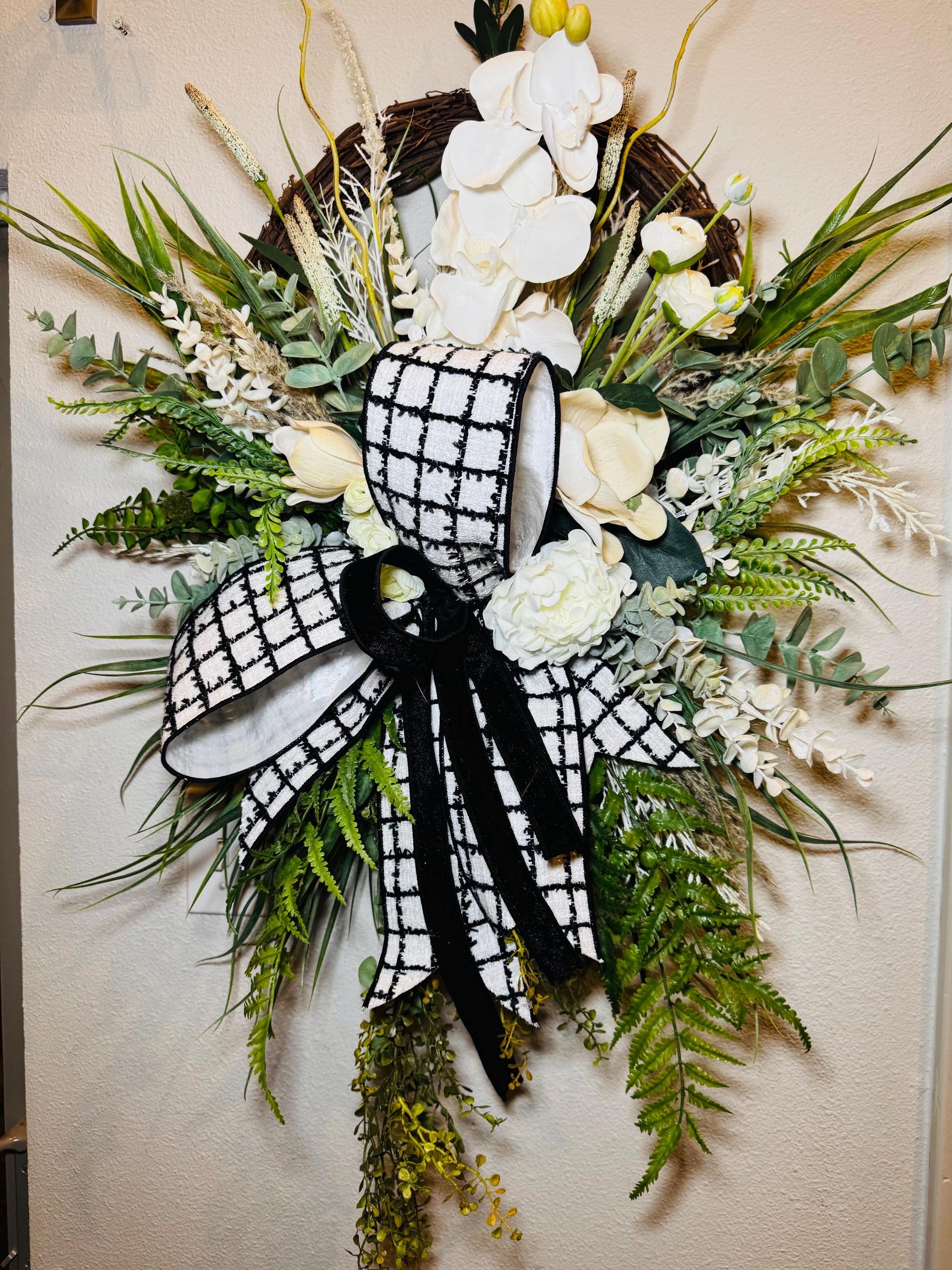 Custom Hydrangea Wreath for Everyday Use - Modern Farmhouse Door Decor in Neutral Colors